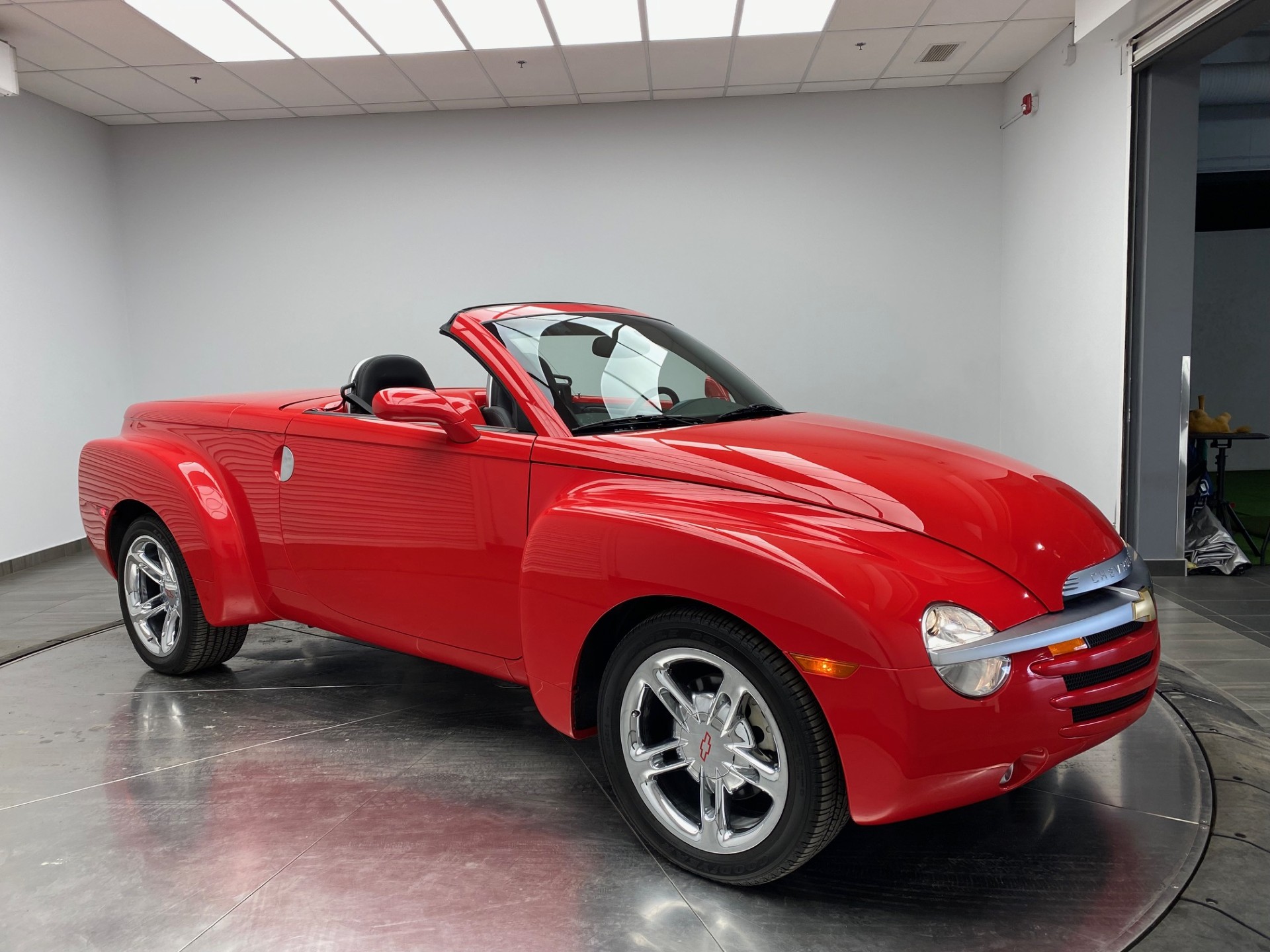 (SOLD) 2003 Chevrolet SSR Retro-Styled Hard Top Convertible Pickup Truck, 5.3L V8, 4-Speed Automatic, Torsen Limited-Slip Differential, Black Leather Interior, All Original, Clean CarFax History w/11,643km
